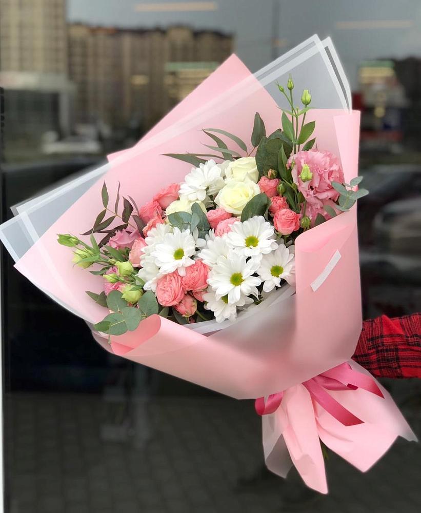 Букет нежный в Солнцево Курская область Букет цветов из: Розы, Лизиантусы и Хризантемы в Солнцево Курская область