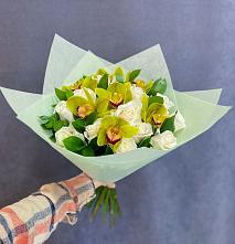 Букет цветов из:  Орхидеи и Розы в Солнцево Курская область